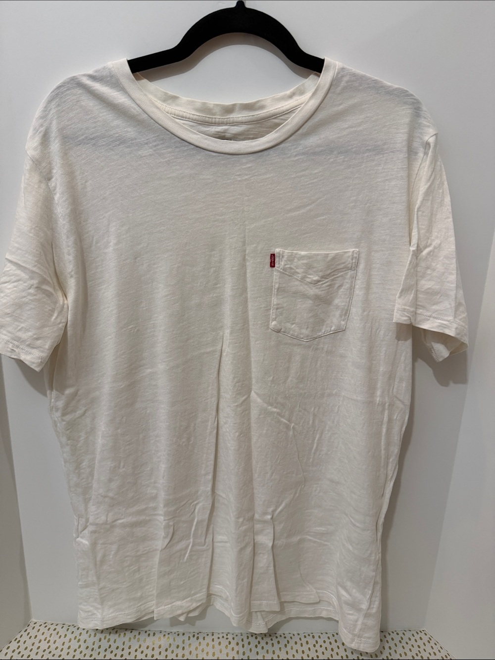 Levi's White Pocket Crew Neck Tee with Red Tab